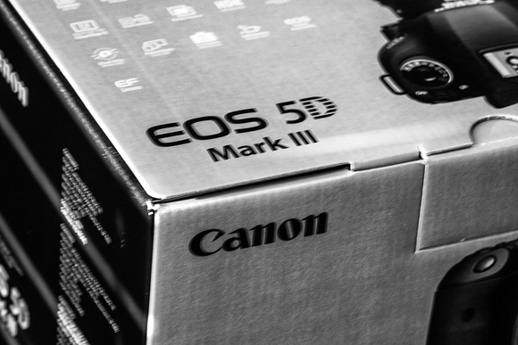 เปิดราคา Canon EOS 5D Mark III (Body) 109,000 บาท (เครื่องร้าน)