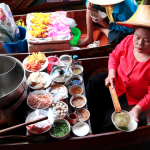 สัมผัสบรรยากาศริมน้ำ ตลาดน้ำดำเนินสะดวก จังหวัดราชบุรี