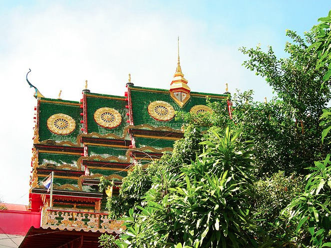 เที่ยววัดพรหมนิมิต (วัดหลังเขา) ชมพระอุโบสถขวดสีเขียวหนึ่งเดียวในประเทศไทย ณ จังหวัดนครสวรรค์