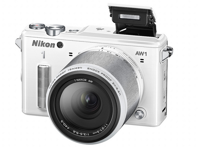 Nikon 1 AW1 กล้อง mirrorless กันน้ำได้ รุ่นแรกของโลก
