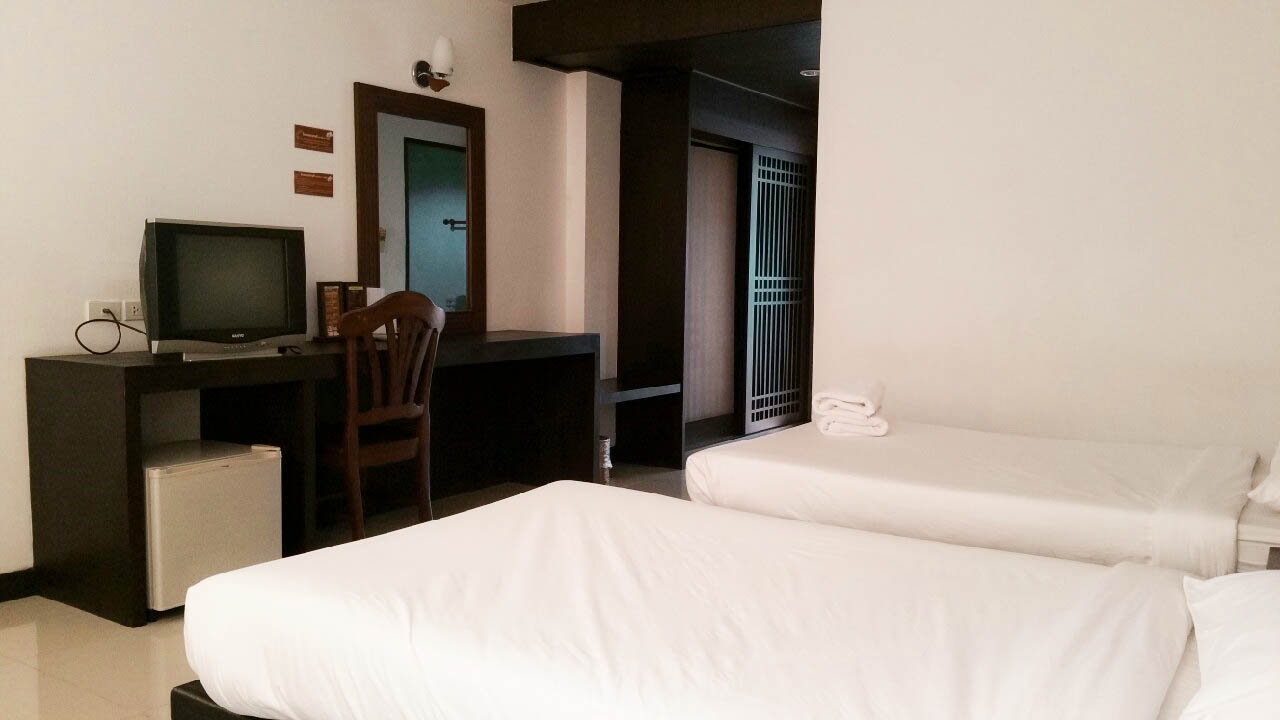 โรงแรมนานาบุรี (Nanaburi Hotel) จังหวัดชุมพร