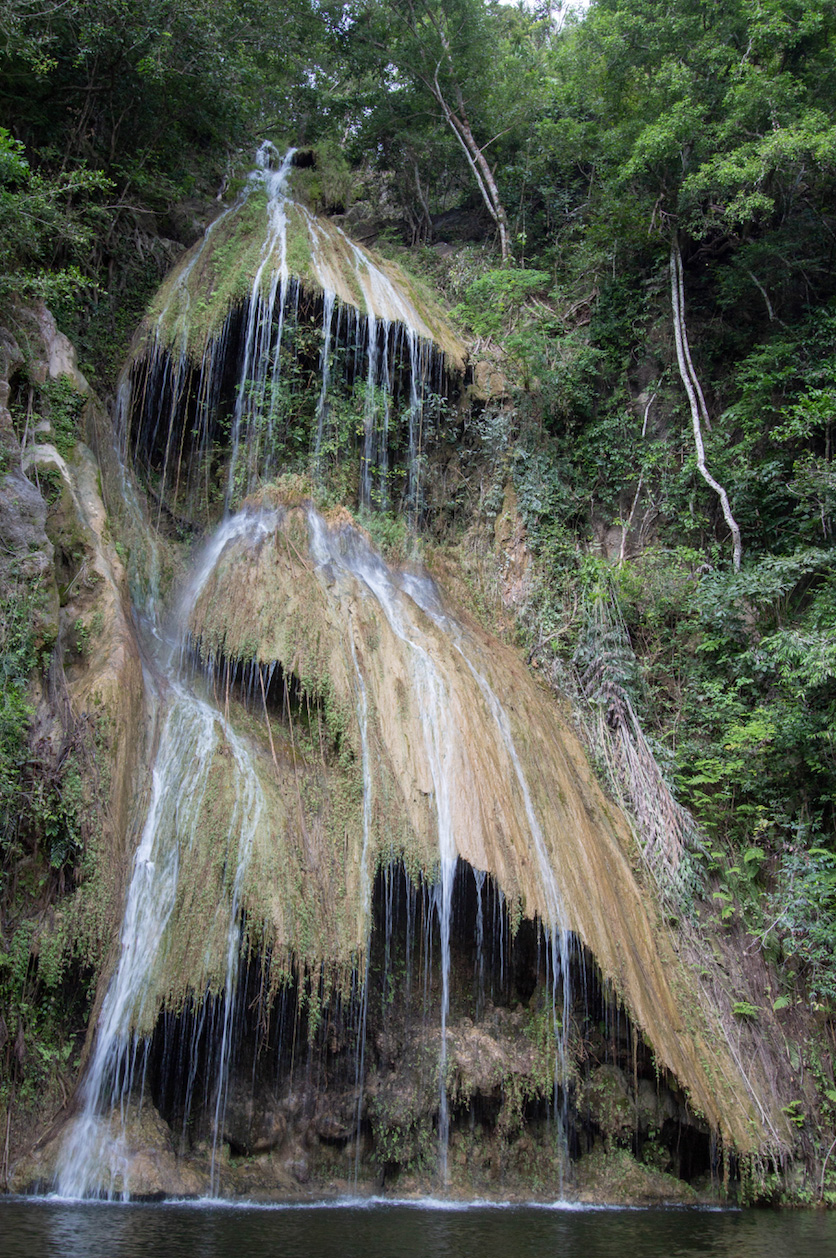 น้ำตกผาน้ำหยด (Pha Nam Yod Waterfall) จังหวัดเพชรบุรี
